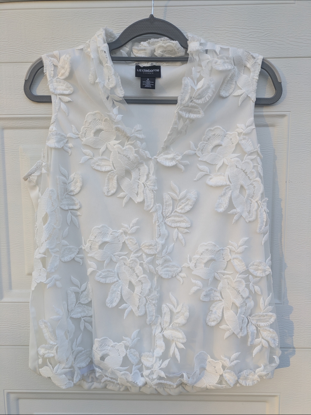 Liz Claiborne White Floral Appliqué V-Neck Sleeveless Top, Women's M